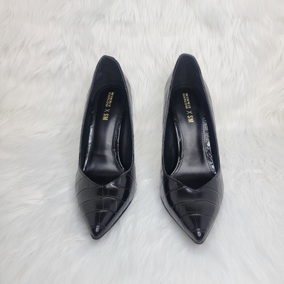 Winnie Harlow pointed toe black stiletto heels. - Picture 2 of 10